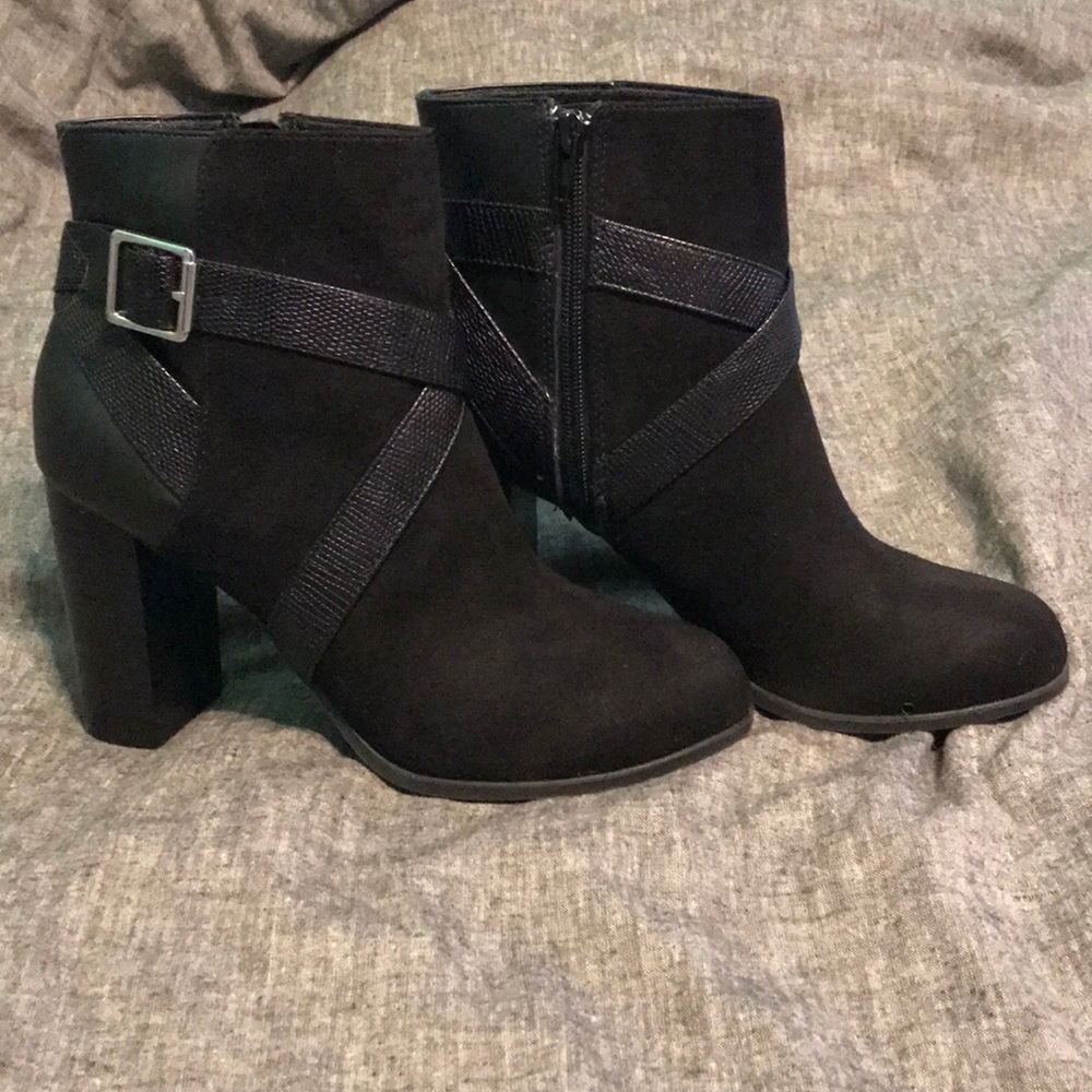 Black heeled boots